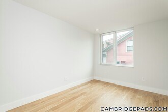 334 Harvard St, Unit E4 in Cambridge, MA - Building Photo - Building Photo