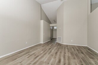 116 Island Water Way in Apollo Beach, FL - Building Photo - Building Photo