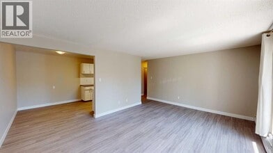 9807-9108 108 Ave in Grande Prairie, AB - Building Photo - Building Photo