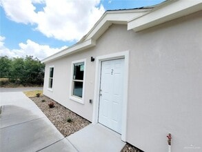 2812 Rosemary Dr, Unit 2 in Weslaco, TX - Foto de edificio - Building Photo