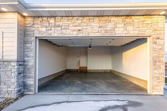 12350 Edgewater Dr in Papillion, NE - Building Photo - Building Photo