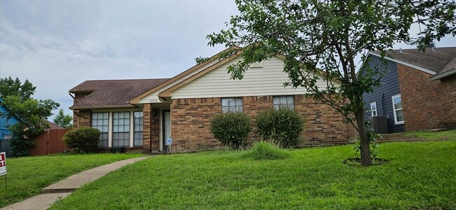 property at 2016 Catskill Dr