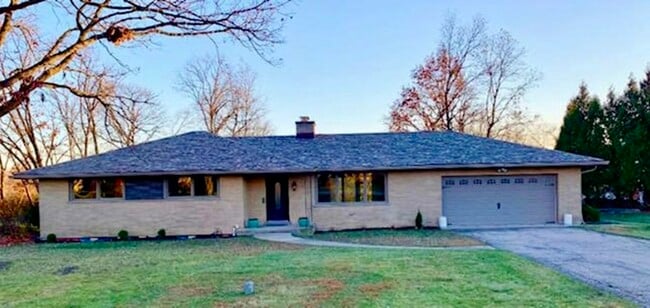 property at 11 Woodridge Dr