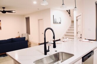 12204 Hairston Cir, Unit A in Willis, TX - Foto de edificio - Building Photo