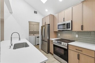 4813 Via Ventura in Mesquite, TX - Foto de edificio - Building Photo