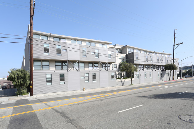 2001 - 2029 Olympic in Santa Monica, CA - Foto de edificio - Building Photo