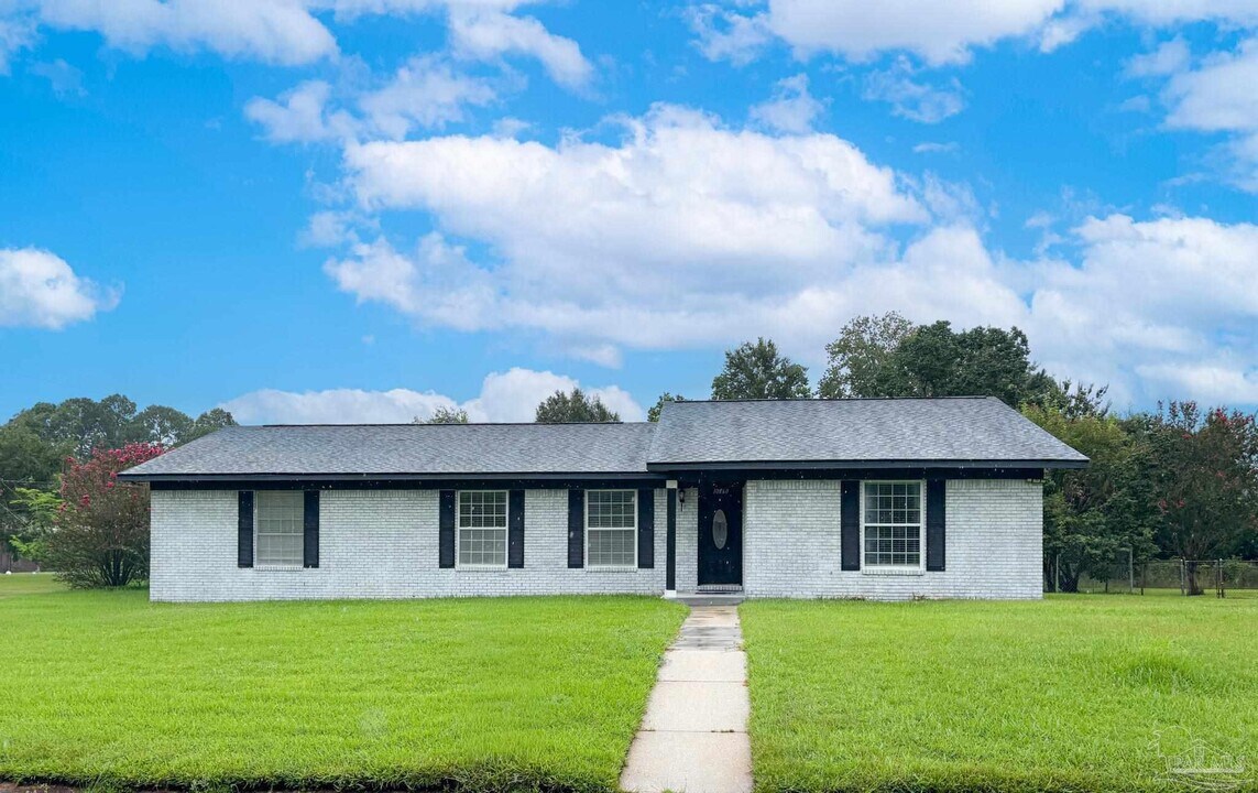 10860 Berryhill Rd in Pensacola, FL - Building Photo