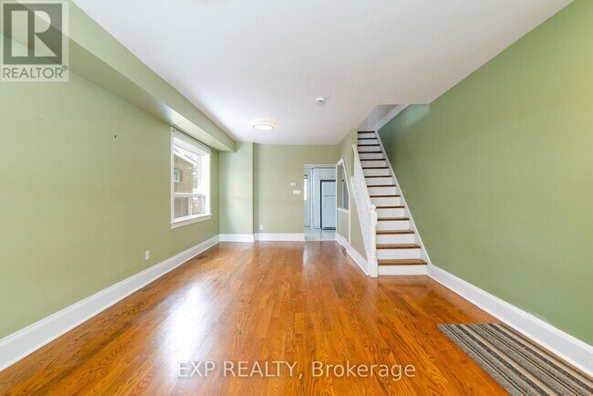 137 Bastedo Ave in Toronto, ON - Building Photo - Building Photo