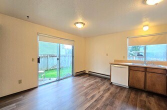 1322 Maple St in Everett, WA - Building Photo - Building Photo