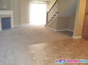 814 SW Peach Tree Ln in Blue Springs, MO - Foto de edificio - Building Photo