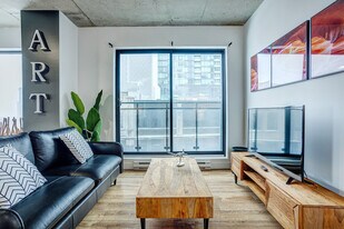 2100 Rue de Bleury in Montréal, QC - Building Photo