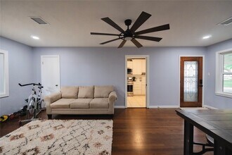 4417 Cherry St in Santa Fe, TX - Foto de edificio - Building Photo