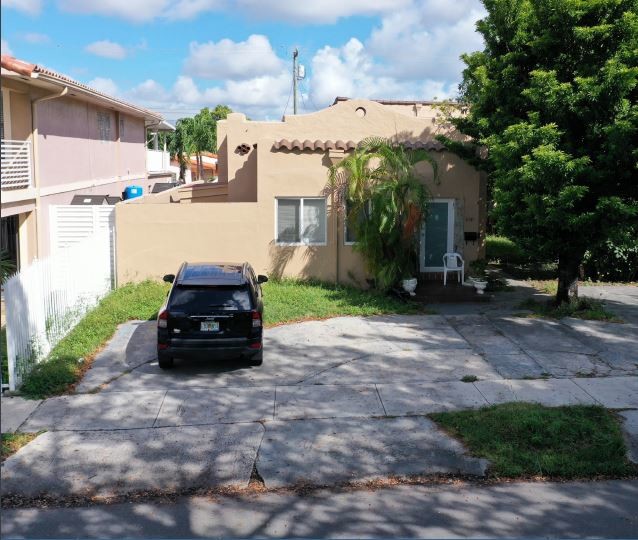 2161 SW 12th St in Miami, FL - Building Photo