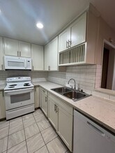 21 Alamitos Ave in Long Beach, CA - Building Photo - Building Photo