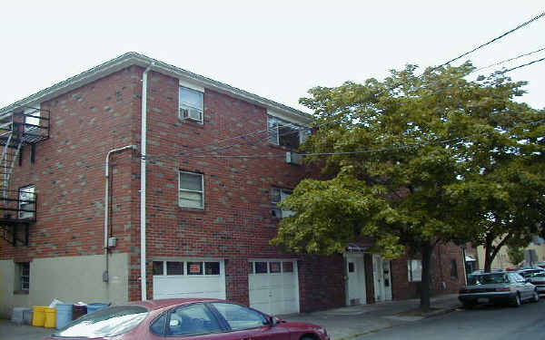 314 Henry St in Fairview, NJ - Building Photo