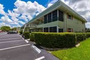 300 Valley Stream Dr-Unit -D-2 in Naples, FL - Building Photo - Building Photo