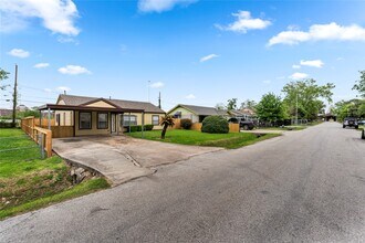 5703 Minden St in Houston, TX - Building Photo - Building Photo