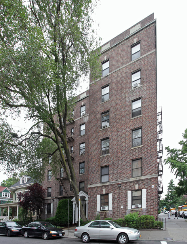 200 E 19th St in Brooklyn, NY - Foto de edificio - Building Photo