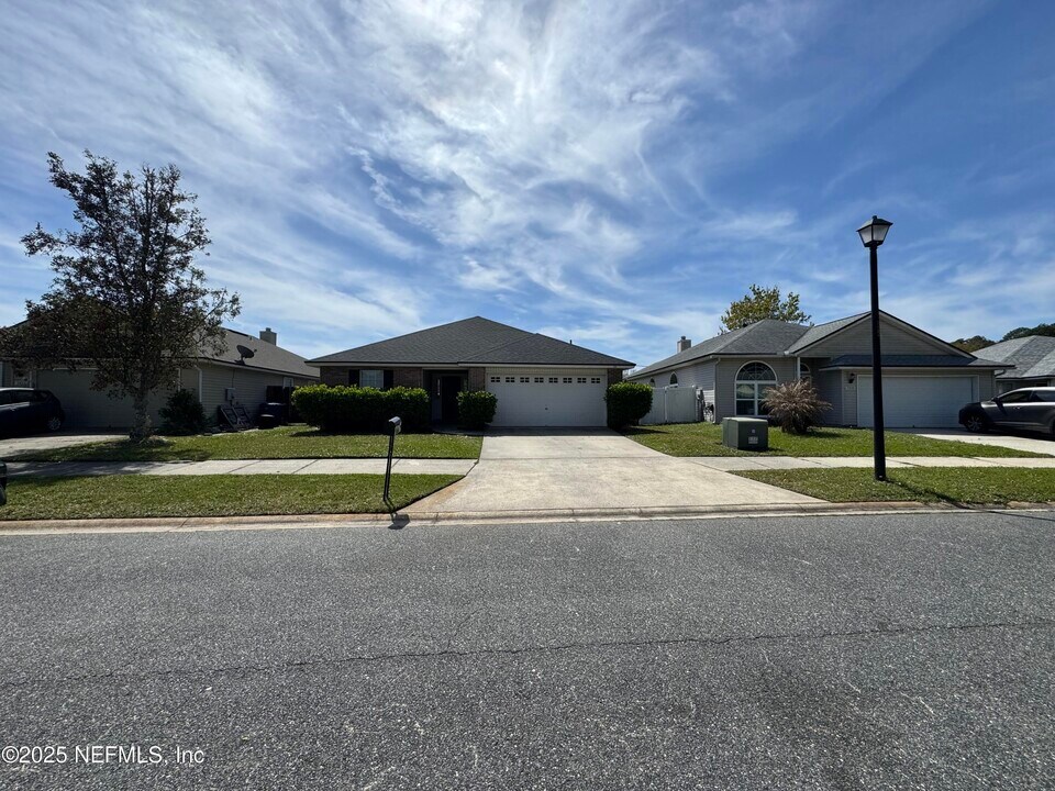 3428 Brahma Bull Cir S in Jacksonville, FL - Building Photo