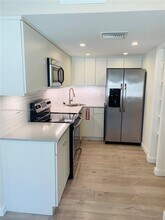 2412 NE 26th St in Fort Lauderdale, FL - Building Photo - Building Photo