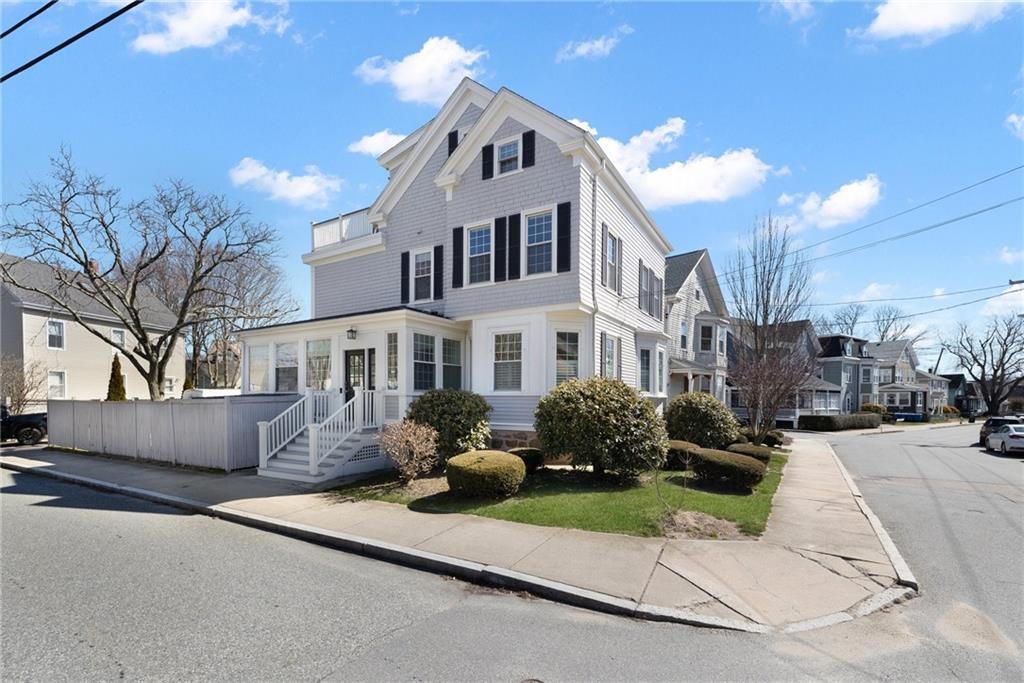 1 Bradford Ave, Unit A in Newport, RI - Building Photo