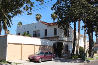 2853 Buckingham Rd in Los Angeles, CA - Building Photo - Building Photo