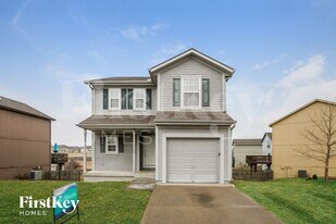 11104 Highview Rd in Peculiar, MO - Building Photo