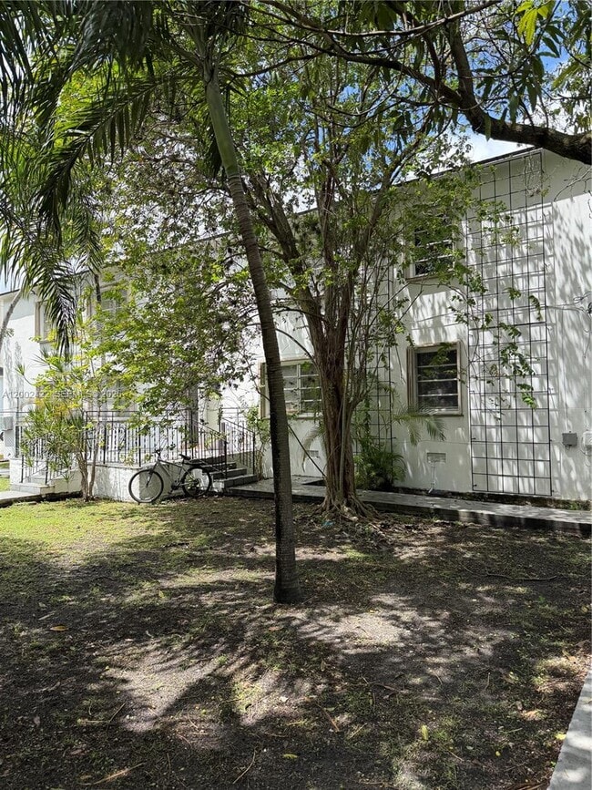 1421 SW 37th Ave in Miami, FL - Building Photo - Building Photo
