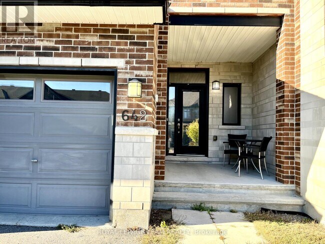 642 Tennant Way in Ottawa, ON - Building Photo - Building Photo