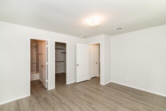 8607 Middleton Oaks Cir in Houston, TX - Building Photo - Building Photo