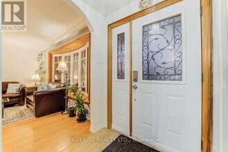 946 McBride Ave in Mississauga, ON - Building Photo - Building Photo