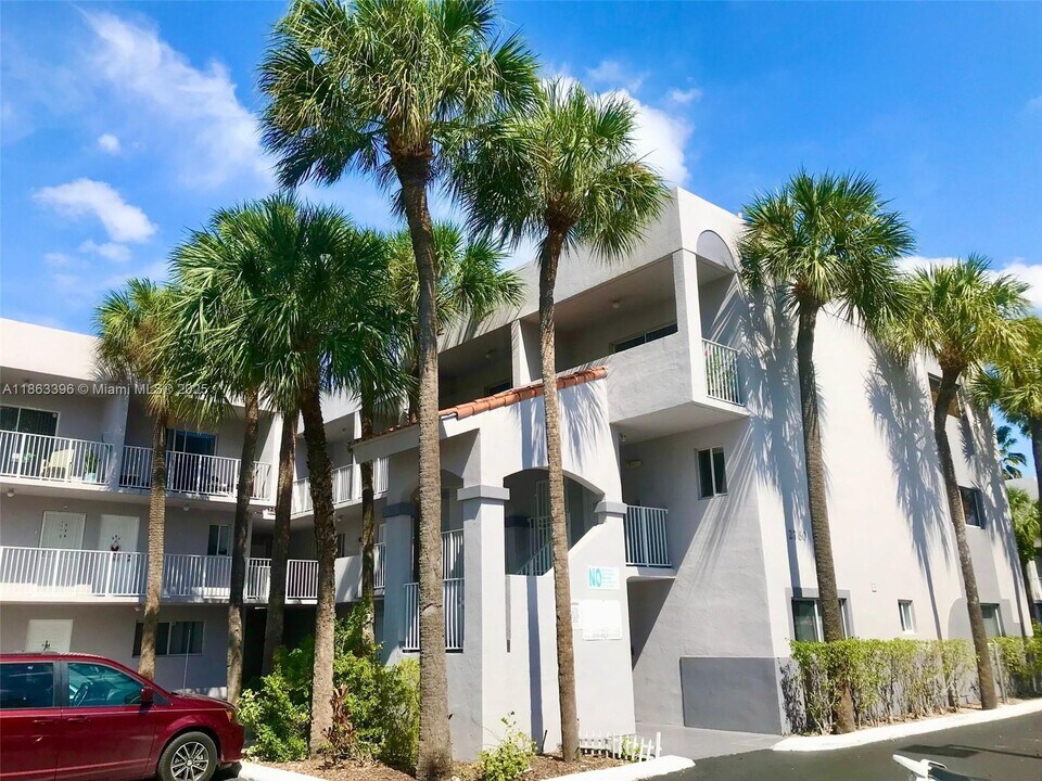 2750 W 76th St in Hialeah, FL - Building Photo
