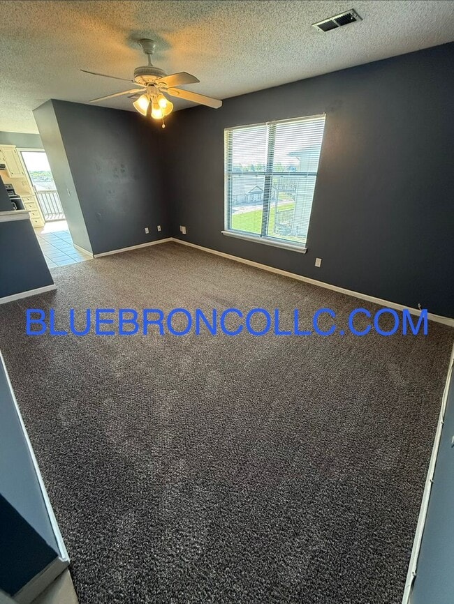 511 Sky Vue Dr in Raymore, MO - Building Photo - Building Photo