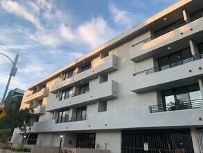 Glen Arbor Villas in Los Angeles, CA - Foto de edificio - Building Photo