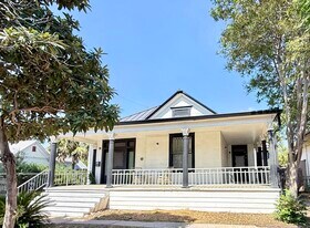 429 E Carson St in San Antonio, TX - Building Photo