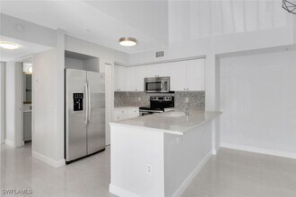 1210 Wildwood Lakes Blvd in Naples, FL - Building Photo - Building Photo