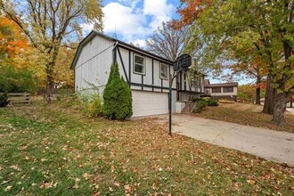 16 Penfro Dr in Iowa City, IA - Building Photo - Building Photo