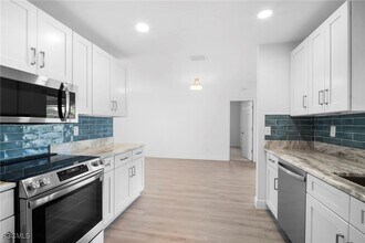 911 SE 19th St in Cape Coral, FL - Building Photo - Building Photo