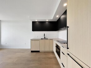 13738 Central Ave in Surrey, BC - Building Photo - Building Photo