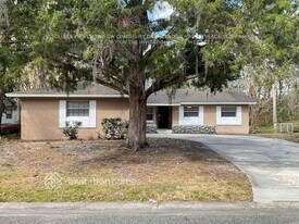 984 Oak Dr in Oviedo, FL - Building Photo
