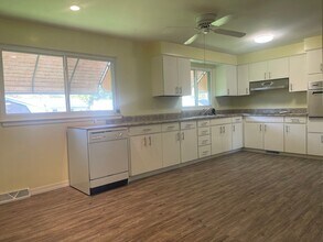 21 Marian Ln in Springfield, IL - Building Photo - Building Photo