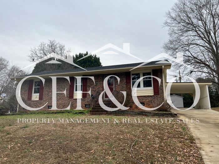 203 Carlton Dr in Spartanburg, SC - Building Photo