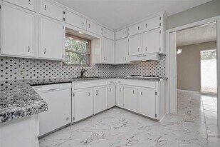 26414 Maplewood Dr in Spring, TX - Building Photo