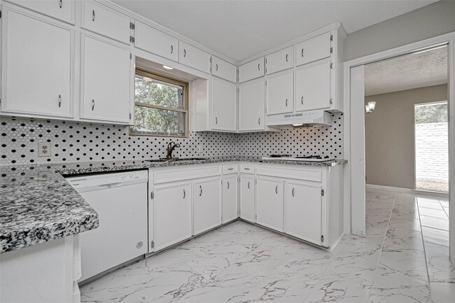 26414 Maplewood Dr