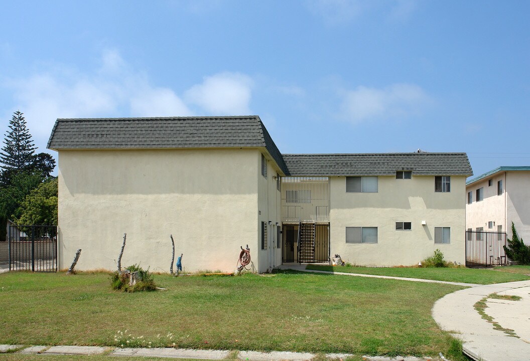 6327 Whipporwill St in Ventura, CA - Foto de edificio