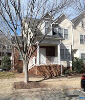 112 Old Fifth Cir in Charlottesville, VA - Building Photo