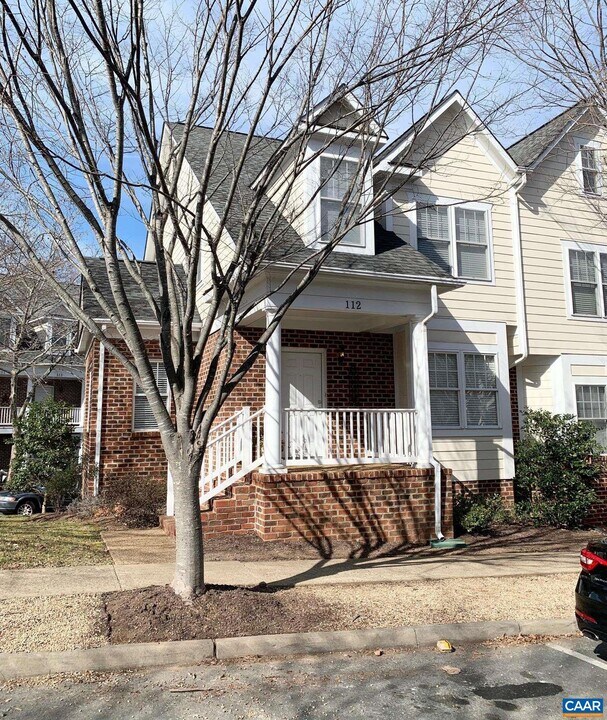112 Old Fifth Cir in Charlottesville, VA - Building Photo