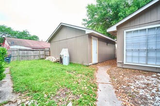 923 Kenforest Dr in Missouri City, TX - Building Photo - Building Photo