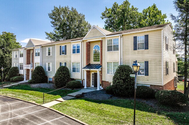 Villas at Southern Ridge in Charlottesville, VA - Foto de edificio - Building Photo