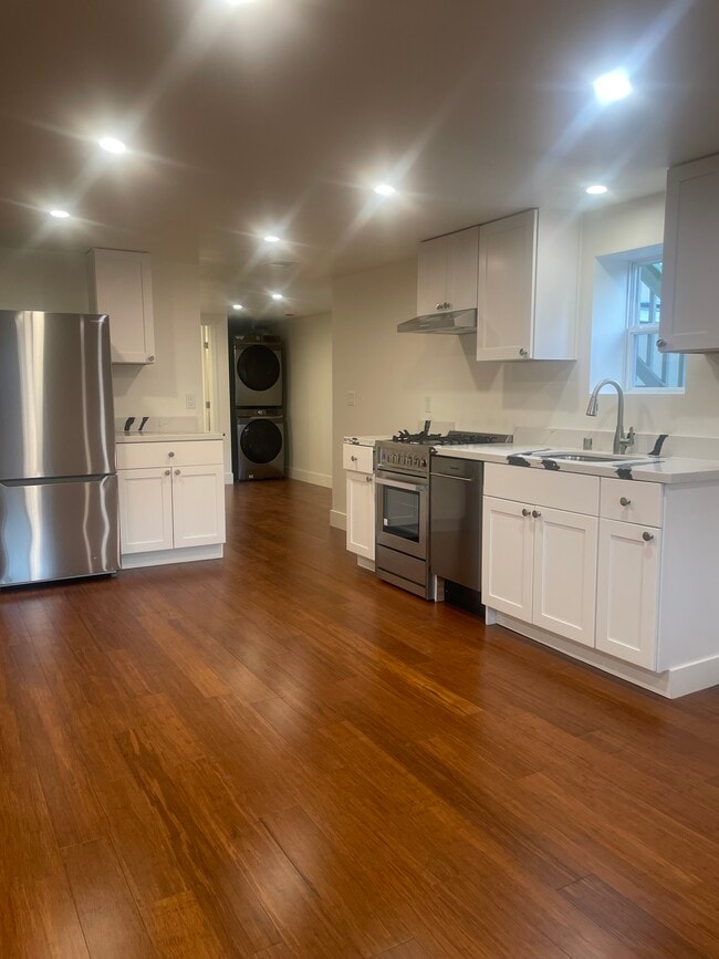 1453 Hampel St, Unit 1453 Hampel Street